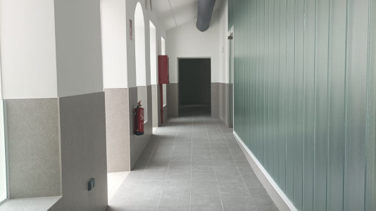 La actuación permite recuperar el antiguo balneario, modernizando y ampliando el edificio existente, y adaptando la Casa de Baños a los nuevos tiempos con nuevos tratamientos y servicios orientados al uso ciudadano