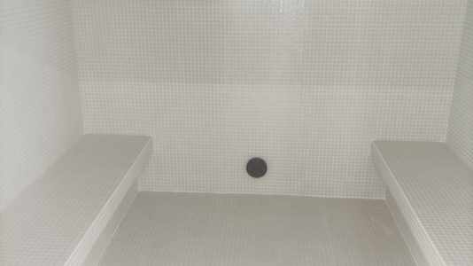 La actuación permite recuperar el antiguo balneario, modernizando y ampliando el edificio existente, y adaptando la Casa de Baños a los nuevos tiempos con nuevos tratamientos y servicios orientados al uso ciudadano