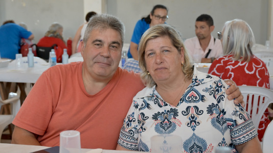 Dano Cerebral A Coruña celebró este jueves una nueva edición de su tradicional sardiñada, una jornada de convivencia que reunió a profesionales, personas usuarias de la entidad y sus familias en un ambiente festivo