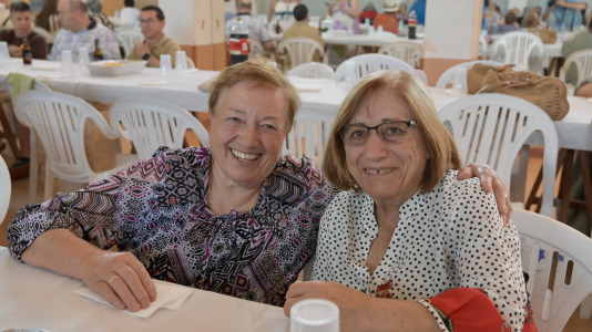 Dano Cerebral A Coruña celebró este jueves una nueva edición de su tradicional sardiñada, una jornada de convivencia que reunió a profesionales, personas usuarias de la entidad y sus familias en un ambiente festivo