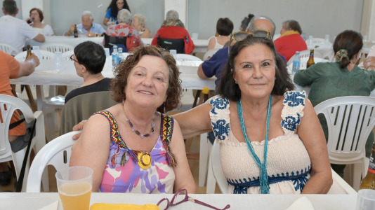 Dano Cerebral A Coruña celebró este jueves una nueva edición de su tradicional sardiñada, una jornada de convivencia que reunió a profesionales, personas usuarias de la entidad y sus familias en un ambiente festivo