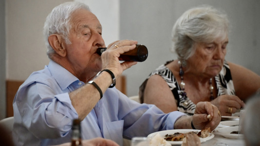 Dano Cerebral A Coruña celebró este jueves una nueva edición de su tradicional sardiñada, una jornada de convivencia que reunió a profesionales, personas usuarias de la entidad y sus familias en un ambiente festivo