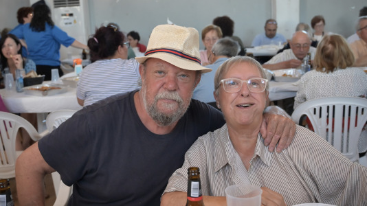 Dano Cerebral A Coruña celebró este jueves una nueva edición de su tradicional sardiñada, una jornada de convivencia que reunió a profesionales, personas usuarias de la entidad y sus familias en un ambiente festivo