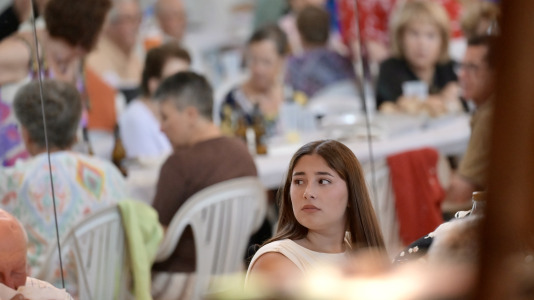 Dano Cerebral A Coruña celebró este jueves una nueva edición de su tradicional sardiñada, una jornada de convivencia que reunió a profesionales, personas usuarias de la entidad y sus familias en un ambiente festivo