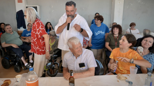 Dano Cerebral A Coruña celebró este jueves una nueva edición de su tradicional sardiñada, una jornada de convivencia que reunió a profesionales, personas usuarias de la entidad y sus familias en un ambiente festivo