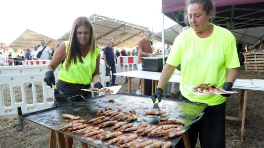 La celebración en Dorneda empezó con una degustación de langostinos para coger fuerzas de cara a un fin de semana de mucha actividad