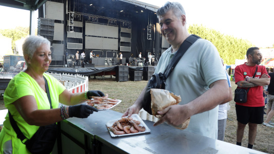 La celebración en Dorneda empezó con una degustación de langostinos para coger fuerzas de cara a un fin de semana de mucha actividad