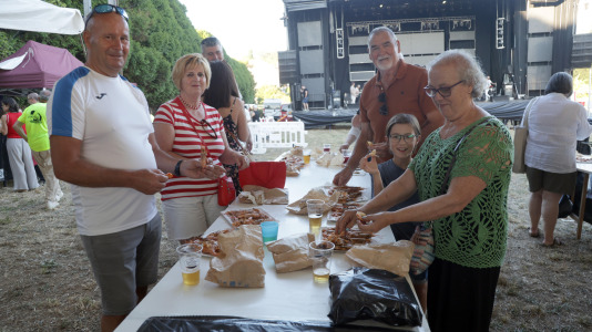 La celebración en Dorneda empezó con una degustación de langostinos para coger fuerzas de cara a un fin de semana de mucha actividad