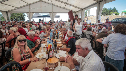 La comida popular y la misa cantada fueron las estrellas de la romería que comenzó la noche del viernes 03 de julio con una sariñada-churrascada