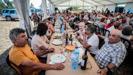 La comida popular y la misa cantada fueron las estrellas de la romería que comenzó la noche del viernes 03 de julio con una sariñada-churrascada