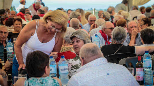 La comida popular y la misa cantada fueron las estrellas de la romería que comenzó la noche del viernes 03 de julio con una sariñada-churrascada