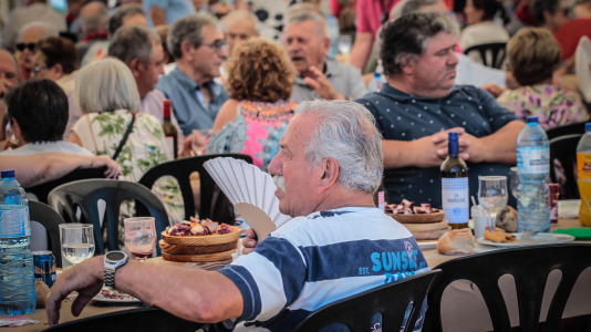 La comida popular y la misa cantada fueron las estrellas de la romería que comenzó la noche del viernes 03 de julio con una sariñada-churrascada