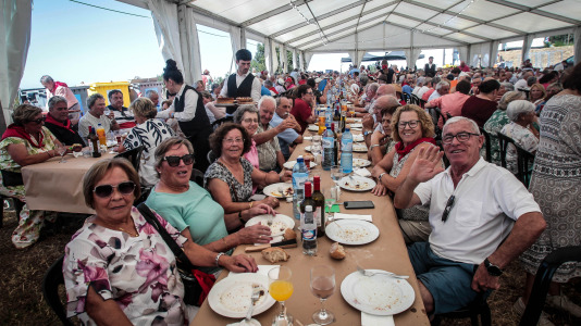 La comida popular y la misa cantada fueron las estrellas de la romería que comenzó la noche del viernes 03 de julio con una sariñada-churrascada