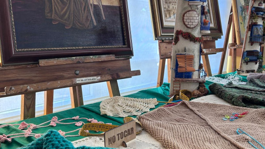 La Asociación de Vecinos organizó una comida y una exposición para mostrar todo lo que han hecho durante el curso los participantes en los diferentes talleres