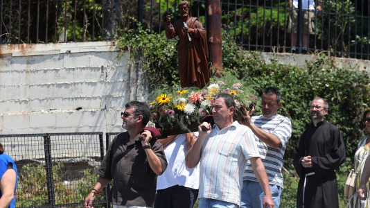 El barrio retó al calor para celebrar la fiesta de su patrón