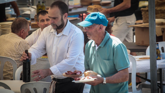 Vilacoba (Abegondo) celebró una jornada de celebración con música y comida
