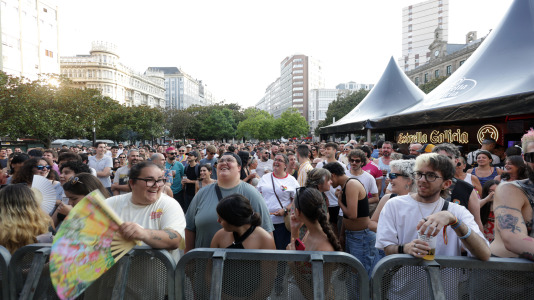 Con la presentación de  La cantante, DJ y drag queen Kika Lorace, una de las grandes referentes de la escena Lgtbi estatal gracias a su estilo reivindicativo, comenzó el festival, este domingo, al más puro estilo Raphael.