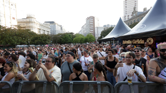 Con la presentación de  La cantante, DJ y drag queen Kika Lorace, una de las grandes referentes de la escena Lgtbi estatal gracias a su estilo reivindicativo, comenzó el festival, este domingo, al más puro estilo Raphael.