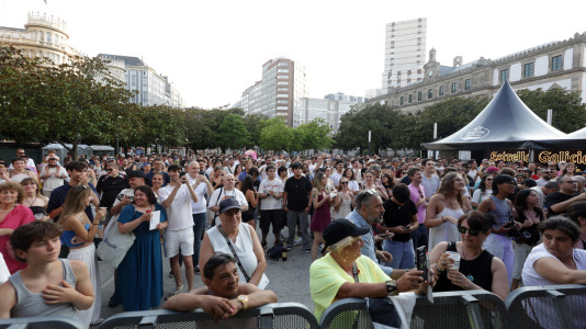 Con la presentación de  La cantante, DJ y drag queen Kika Lorace, una de las grandes referentes de la escena Lgtbi estatal gracias a su estilo reivindicativo, comenzó el festival, este domingo, al más puro estilo Raphael.