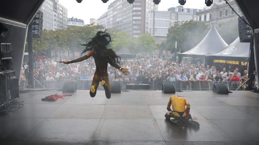 La segunda jornada festejó el ‘Atlantic Drag!’, un homenaje al talento drag local y su fuerza escénica en el que un total de once reinas del transformismo