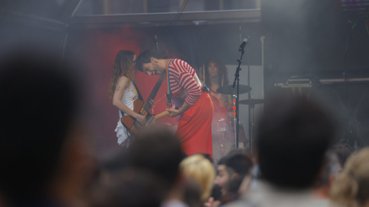 El Atlantic Pride 2026 celebró su tercera jornada en una velada con dos propuestas drag con identidad propia (Saia Santa y Electra) y de dos de las voces de la nueva escena musical gallega (Arde y Montedapena)