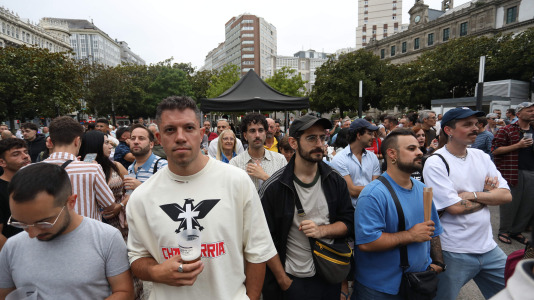 El Atlantic Pride 2026 celebró su tercera jornada en una velada con dos propuestas drag con identidad propia (Saia Santa y Electra) y de dos de las voces de la nueva escena musical gallega (Arde y Montedapena)