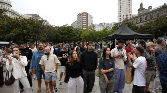 El Atlantic Pride 2026 celebró su tercera jornada en una velada con dos propuestas drag con identidad propia (Saia Santa y Electra) y de dos de las voces de la nueva escena musical gallega (Arde y Montedapena)