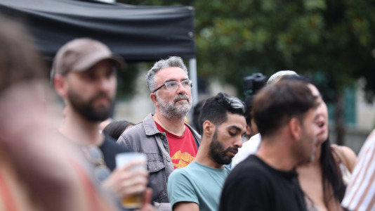 El Atlantic Pride 2026 celebró su tercera jornada en una velada con dos propuestas drag con identidad propia (Saia Santa y Electra) y de dos de las voces de la nueva escena musical gallega (Arde y Montedapena)