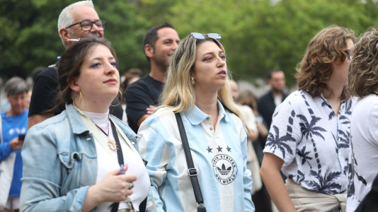 El Atlantic Pride 2026 celebró su tercera jornada en una velada con dos propuestas drag con identidad propia (Saia Santa y Electra) y de dos de las voces de la nueva escena musical gallega (Arde y Montedapena)