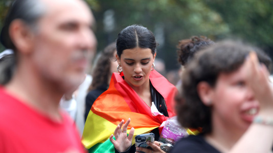 El Atlantic Pride 2026 celebró su tercera jornada en una velada con dos propuestas drag con identidad propia (Saia Santa y Electra) y de dos de las voces de la nueva escena musical gallega (Arde y Montedapena)