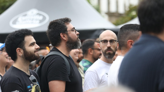 El Atlantic Pride 2026 celebró su tercera jornada en una velada con dos propuestas drag con identidad propia (Saia Santa y Electra) y de dos de las voces de la nueva escena musical gallega (Arde y Montedapena)