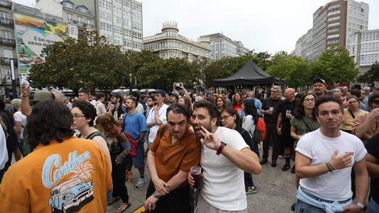 El Atlantic Pride 2026 celebró su tercera jornada en una velada con dos propuestas drag con identidad propia (Saia Santa y Electra) y de dos de las voces de la nueva escena musical gallega (Arde y Montedapena)