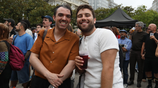 El Atlantic Pride 2026 celebró su tercera jornada en una velada con dos propuestas drag con identidad propia (Saia Santa y Electra) y de dos de las voces de la nueva escena musical gallega (Arde y Montedapena)