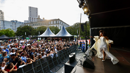 Sasha Moon, Kim Miller, Alba Reche y Terrae DJ’S despidieron este miércoles los conciertos de la plaza de Pontevedra. A partir del jueves se desplaza a los jardines de Méndez Núñez