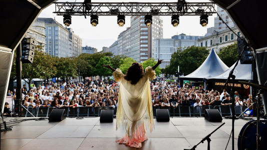 Sasha Moon, Kim Miller, Alba Reche y Terrae DJ’S despidieron este miércoles los conciertos de la plaza de Pontevedra. A partir del jueves se desplaza a los jardines de Méndez Núñez