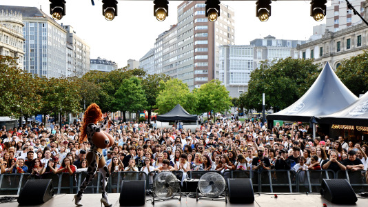 Sasha Moon, Kim Miller, Alba Reche y Terrae DJ’S despidieron este miércoles los conciertos de la plaza de Pontevedra. A partir del jueves se desplaza a los jardines de Méndez Núñez