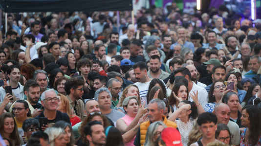 Este jueves el dúo musical Azúcar Moreno llenó  de ritmo, energía Méndez Núñez