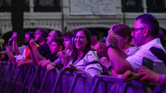 Este jueves el dúo musical Azúcar Moreno llenó  de ritmo, energía Méndez Núñez