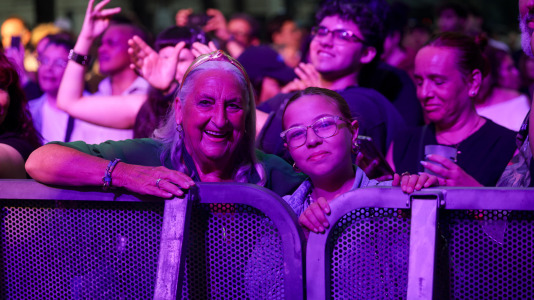 Este jueves el dúo musical Azúcar Moreno llenó  de ritmo, energía Méndez Núñez