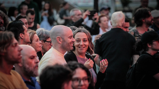 Los jardines de Méndez Núñez acogieron este viernes la actuación de Julieta una de las estrellas más esperadas