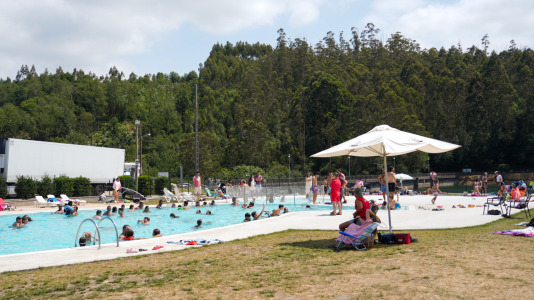 Ambiente en la piscina de Beche