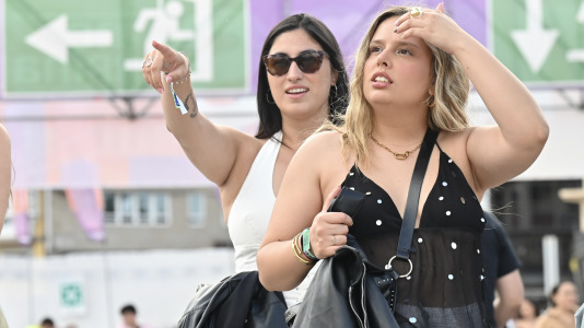 Esta nueva edición del Morriña Fest abrió su primer día con Lemot, teniendo como platos fuertes a Belén Aguilera, Juanes y Manuel Turizo