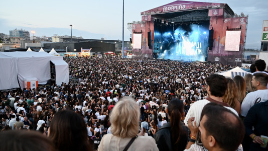 Esta nueva edición del Morriña Fest abrió su primer día con Lemot, teniendo como platos fuertes a Belén Aguilera, Juanes y Manuel Turizo