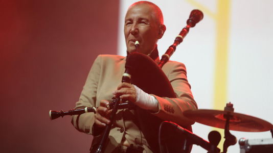 Mercedes Peón emocionó a los coruñeses en el segundo día de 'Noites de María Pita', con un recital con el folclore gallego por bandera