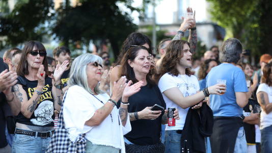 Concierto de Greasy Belly en la plaza España