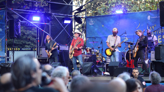 Concierto de Greasy Belly en la plaza España