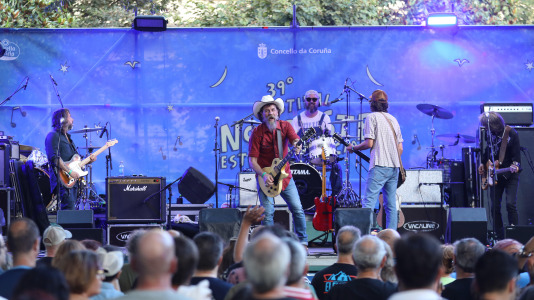 Concierto de Greasy Belly en la plaza España