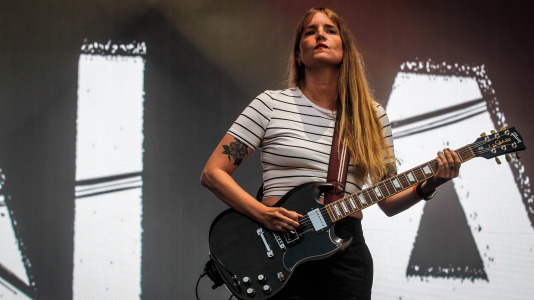 La banda gallega de rock/grunge Bala en su actuación en la playa de Riazor