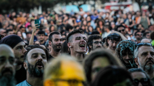 La banda gallega de rock/grunge Bala en su actuación en la playa de Riazor