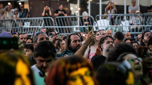 La banda gallega de rock/grunge Bala en su actuación en la playa de Riazor